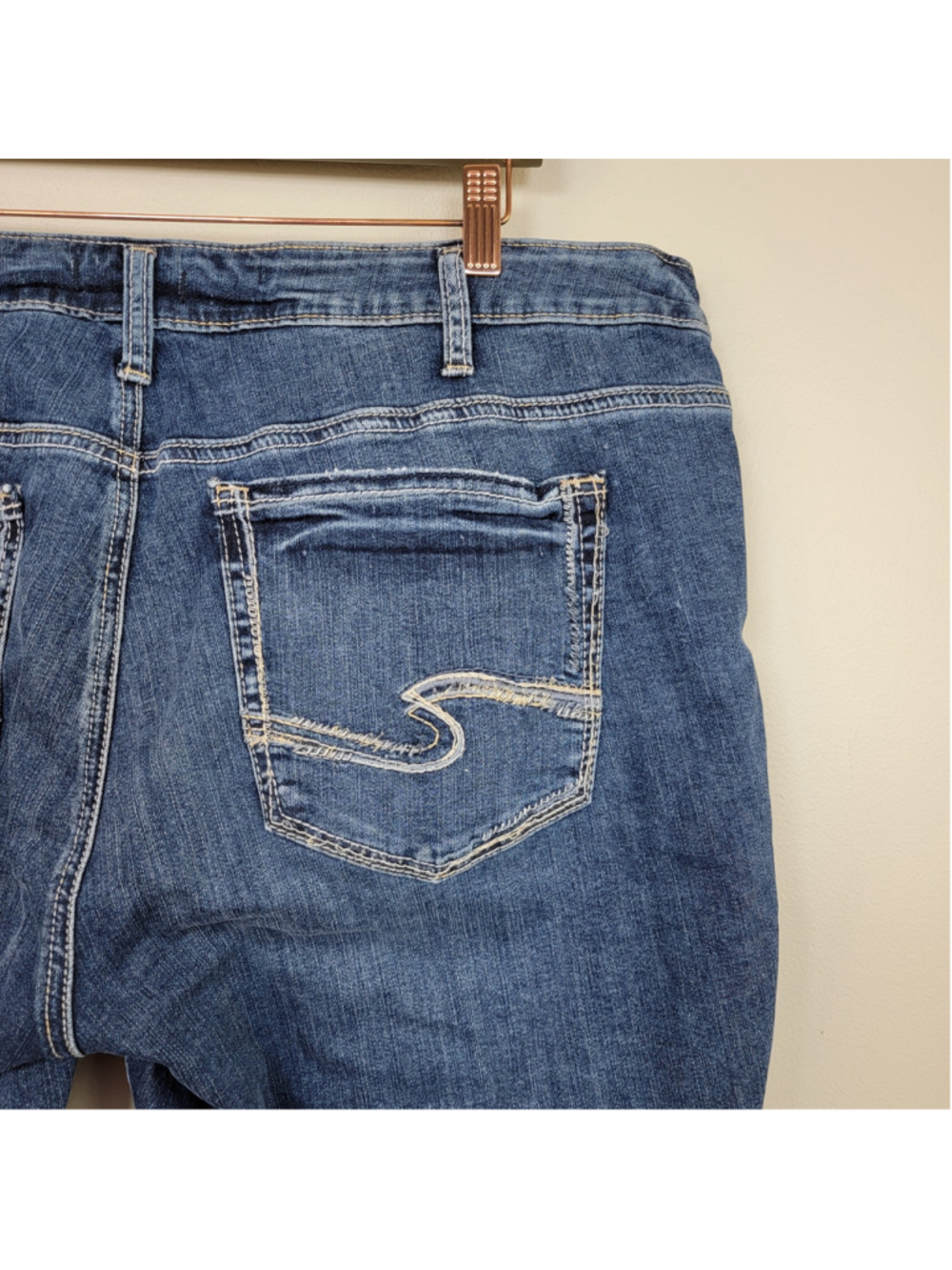 Silver 20 Suki Bermuda Medium Blue Wash Distressed Jean Shorts Mid Rise Relaxed - Picture 6 of 9